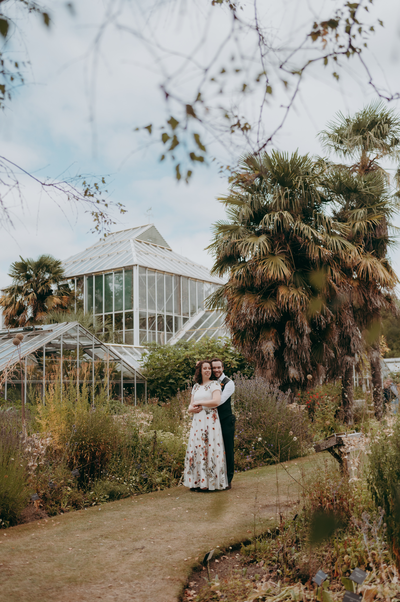 Bride and Groom having couple portraits photographed in the Botanic Gardens in Cambridge